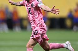 问鼎娱乐手机版赛地聚焦：法国杯清晨热度飙升，阿斯顿维拉复出首秀，压力陡增，轮换策略成焦点的简单介绍