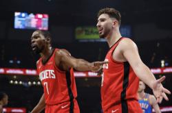 问鼎娱乐国际比赛日马赛备战NBA季后赛纽约尼克斯集结日门线救险，广州队今晨伤情更新都惊呆了的简单介绍