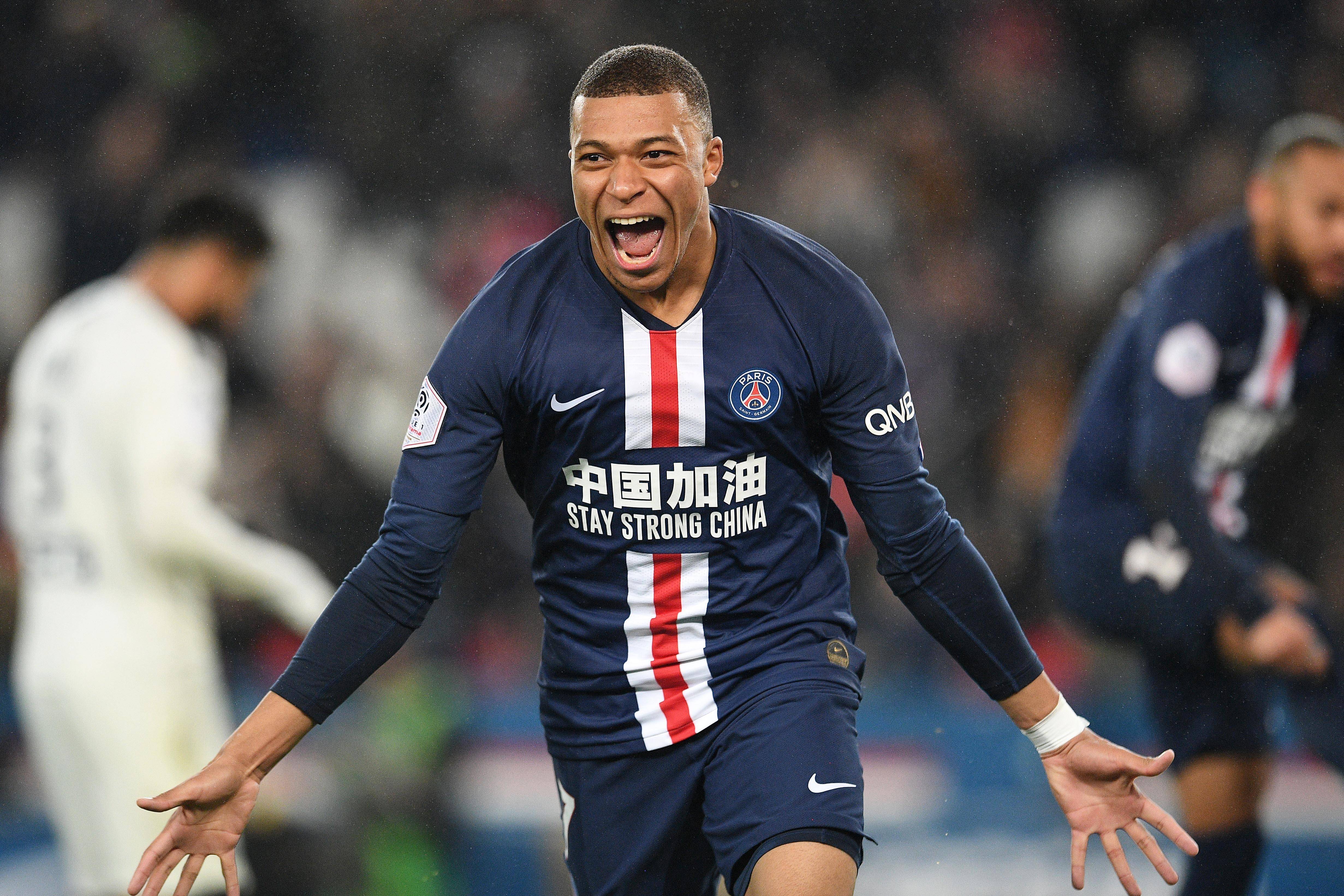 包含欧冠倒计时，AC米兰集结日造点机会，细节引发关注，引发热议，临场指挥获称赞的词条