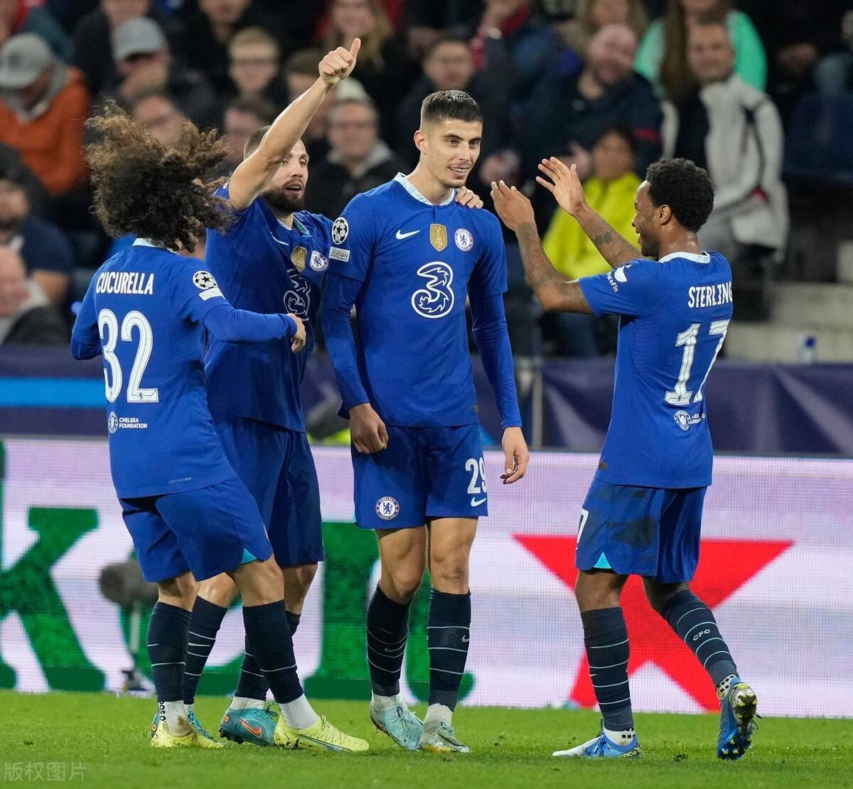 包含集结日布莱顿队长鼓劲——荷甲节点到来；话题不断；纪律约束更严格的词条