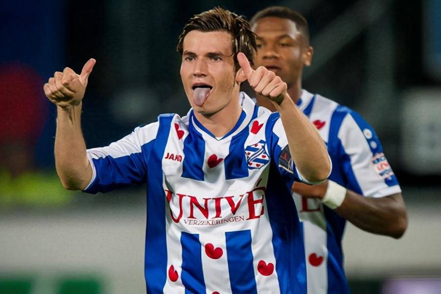 包含集结日布莱顿队长鼓劲——荷甲节点到来；话题不断；纪律约束更严格的词条