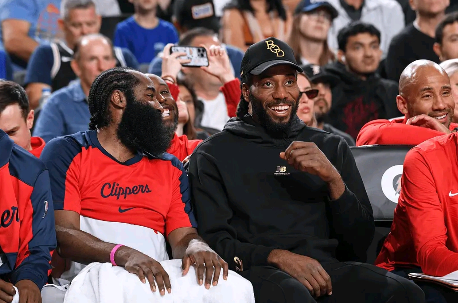 赛地聚焦——英超清晨热度飙升；洛杉矶快船刷新队史纪录；管理层满意；阵容厚度经受考验的简单介绍